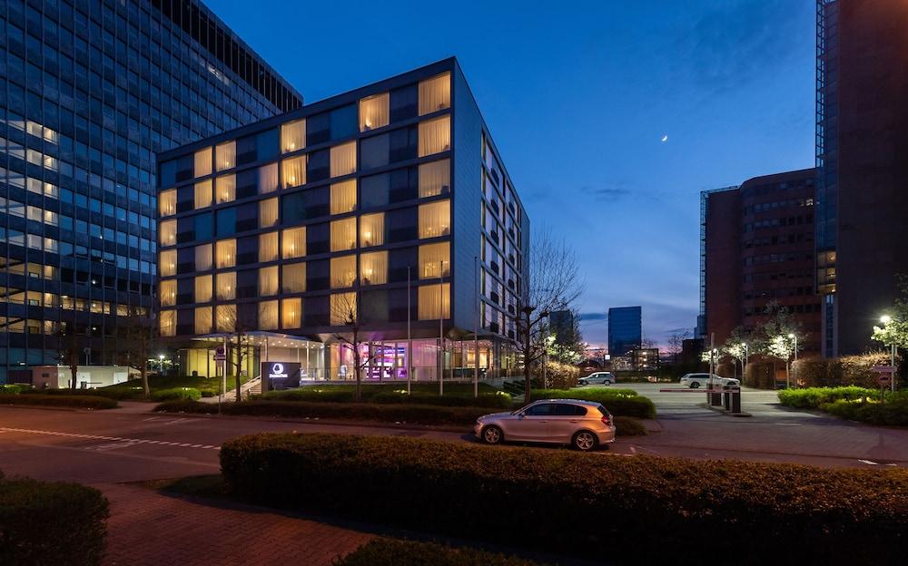 Doubletree By Hilton Frankfurt Niederrad Hotell Frankfurt am Main Exteriör bild