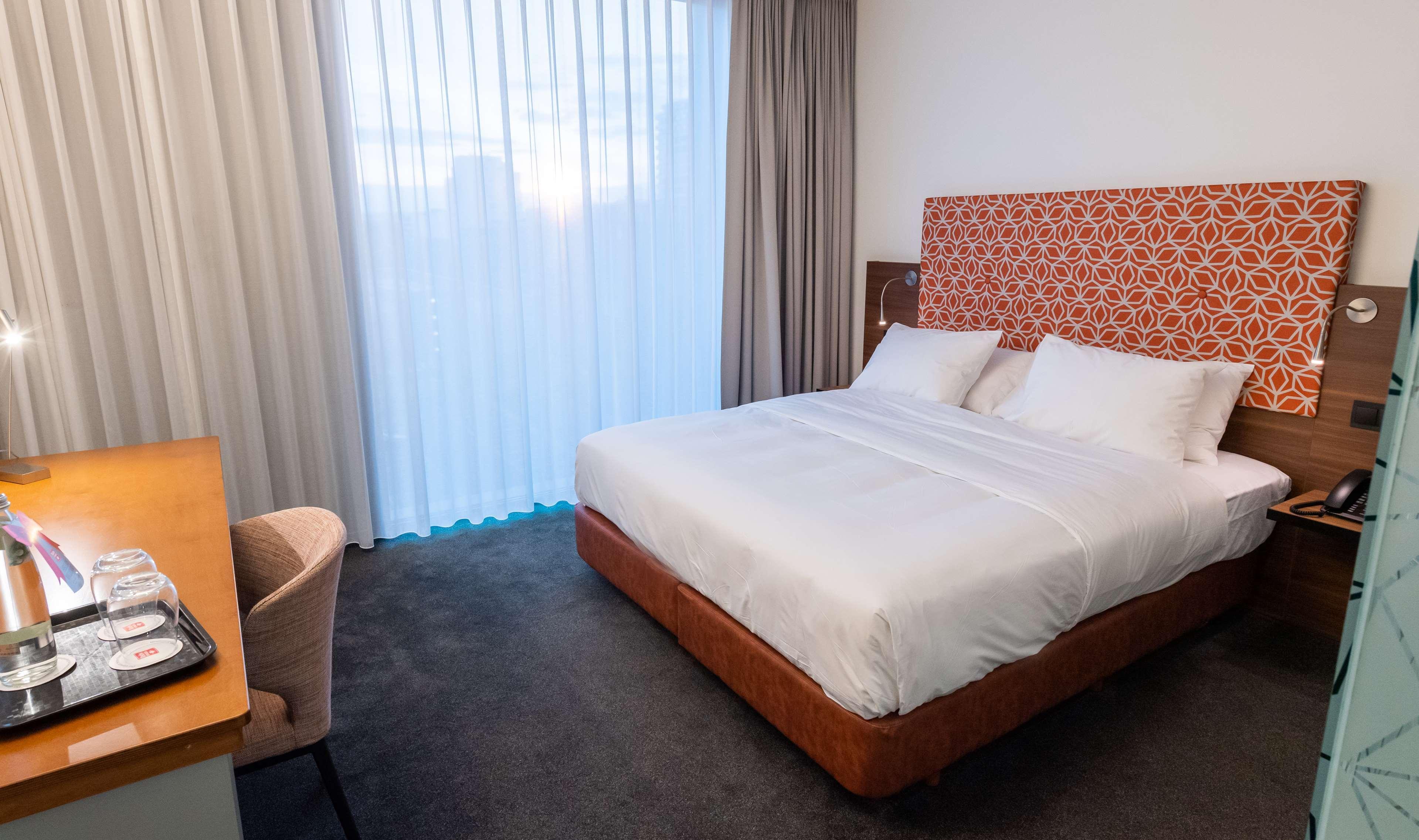 Doubletree By Hilton Frankfurt Niederrad Hotell Frankfurt am Main Exteriör bild