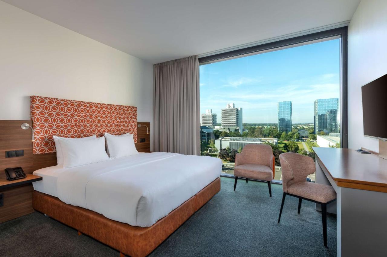 Doubletree By Hilton Frankfurt Niederrad Hotell Frankfurt am Main Exteriör bild