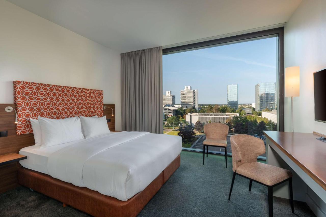 Doubletree By Hilton Frankfurt Niederrad Hotell Frankfurt am Main Exteriör bild