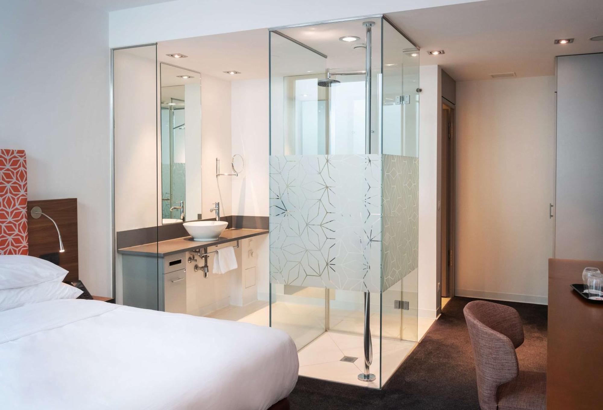 Doubletree By Hilton Frankfurt Niederrad Hotell Frankfurt am Main Exteriör bild