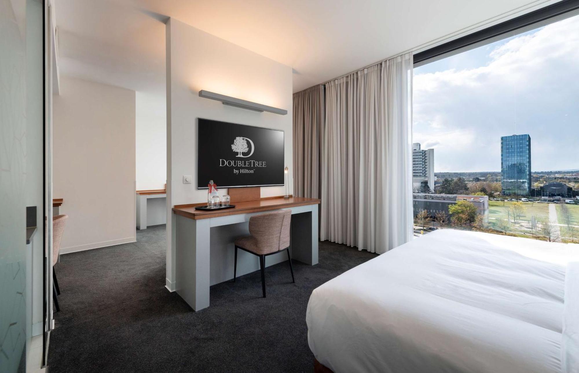 Doubletree By Hilton Frankfurt Niederrad Hotell Frankfurt am Main Exteriör bild
