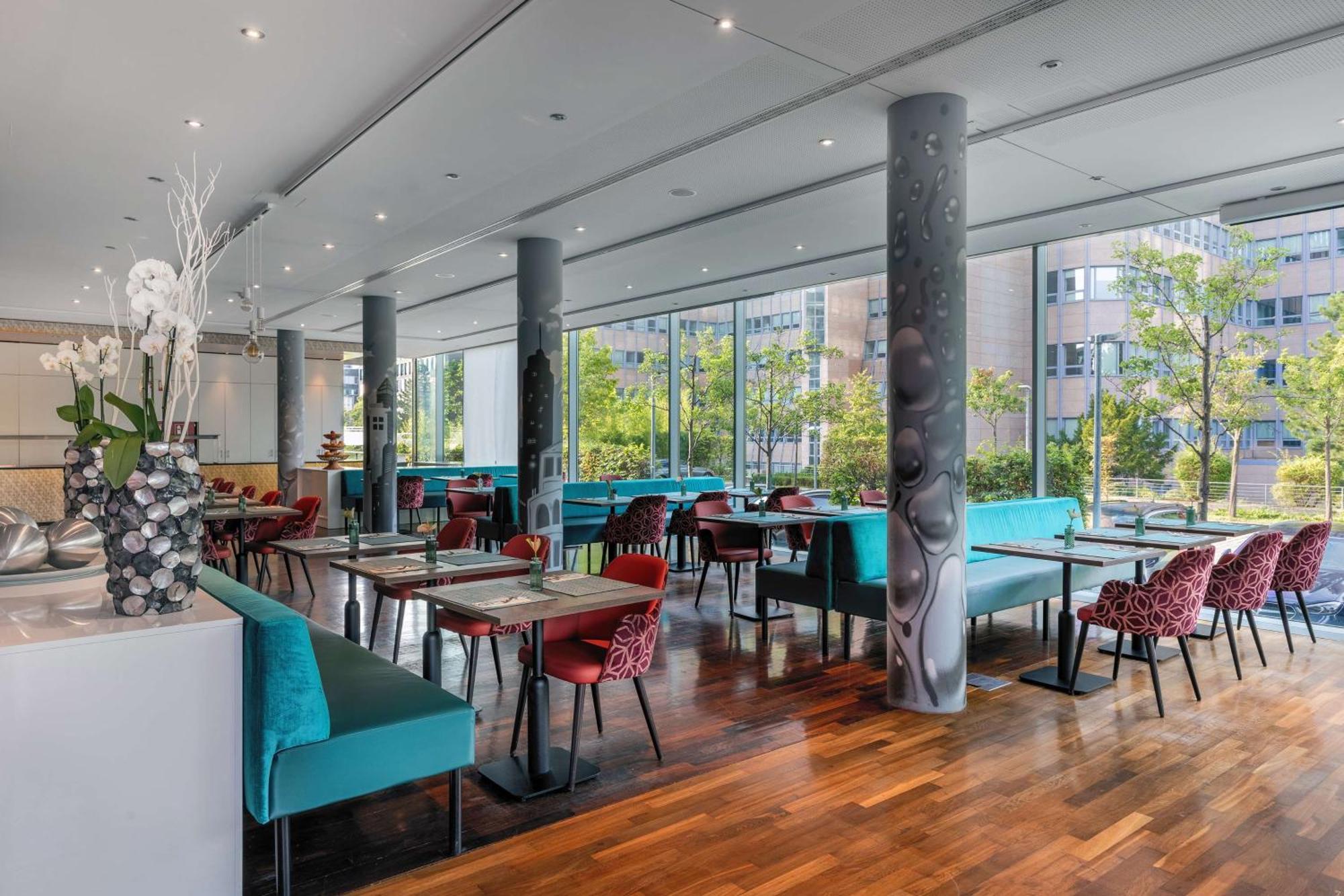 Doubletree By Hilton Frankfurt Niederrad Hotell Frankfurt am Main Exteriör bild